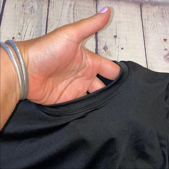 Black Shorts Sleeve Workout Crop Top - Picture 7 of 10